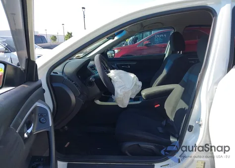 2015 Nissan Altima 2.5 S z USA, uszkodzony, nr VIN 1N4AL3AP7FN315095